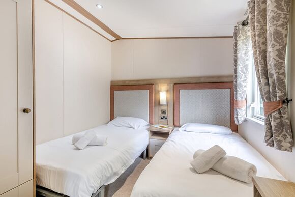Gold Premium Caravan with parking & decking P, Gold Premium Caravan with parking & decking - Cherry Tree, Burgh Castle, Great Yarmouth
