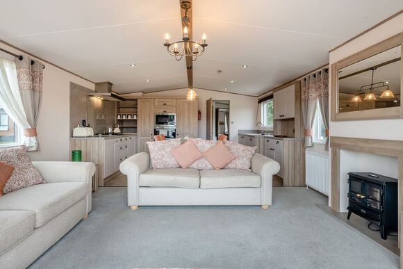 Gold Premium Caravan with parking, ensuite & decking, Gold Premium 2, Slps 6, parking, ensuite, decking P - Cherry Tree, Burgh Castle, Great Yarmouth