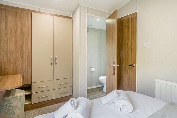 Gold Premium 3 Bedroom Caravan, Sleeps 8 - Cherry Tree, Burgh Castle, Great Yarmouth