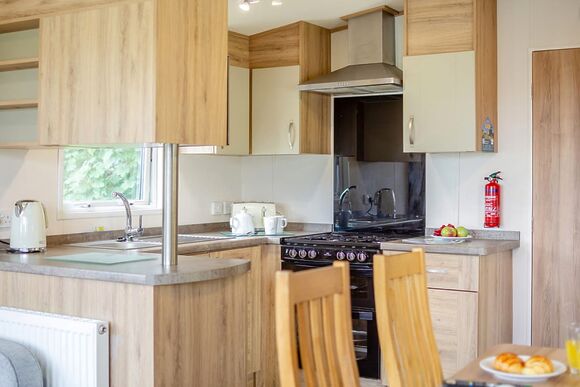 Silver Caravan with ensuite & decking - Cherry Tree, Burgh Castle, Great Yarmouth