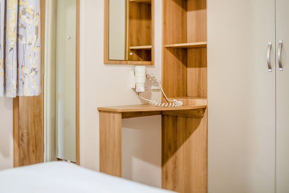 Silver Caravan with ensuite & decking - Cherry Tree, Burgh Castle, Great Yarmouth