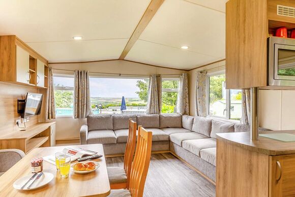 Silver Caravan with ensuite & decking, Silver Caravan with ensuite & decking P - Cherry Tree, Burgh Castle, Great Yarmouth