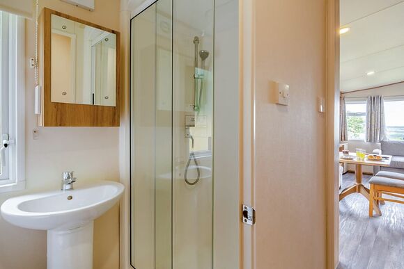 Silver Caravan with ensuite & decking, Silver Caravan with ensuite & decking P - Cherry Tree, Burgh Castle, Great Yarmouth