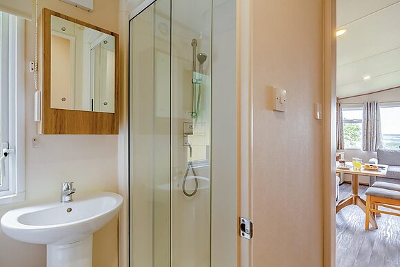Silver 2 Caravan slps 6 parking, ensuite - Cherry Tree, Burgh Castle, Great Yarmouth