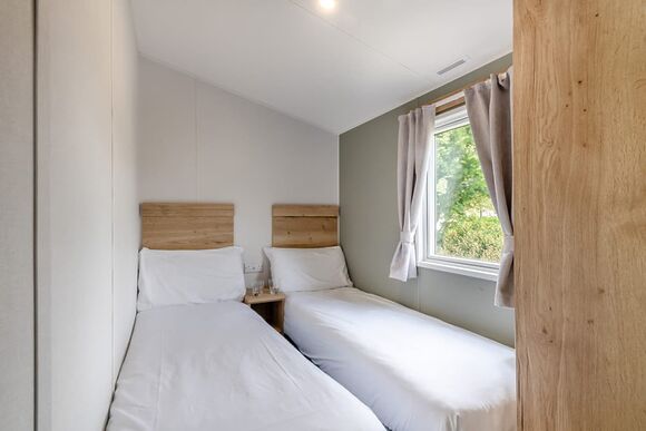 Silver Caravan with decking - Cherry Tree, Burgh Castle, Great Yarmouth