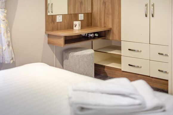 Silver Premium Caravan with decking - Cherry Tree, Burgh Castle, Great Yarmouth