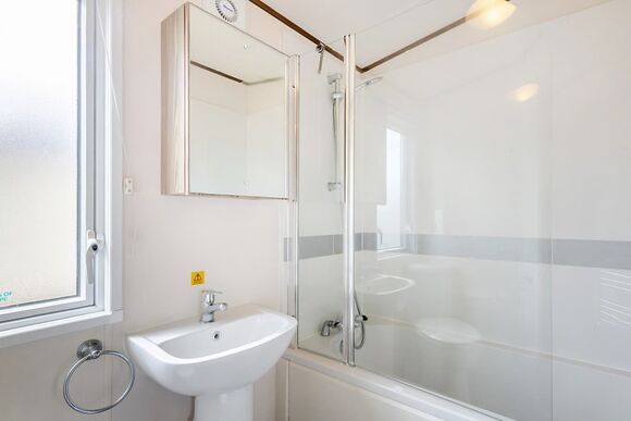 Gold 2 Bedroom Accessible Caravan, Sleeps 6 - Cherry Tree, Burgh Castle, Great Yarmouth