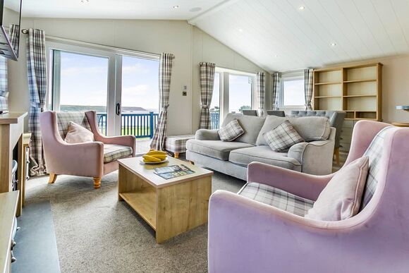 Deluxe 3 Lodge with parking, ensuite & decking - Cherry Tree, Burgh Castle, Great Yarmouth