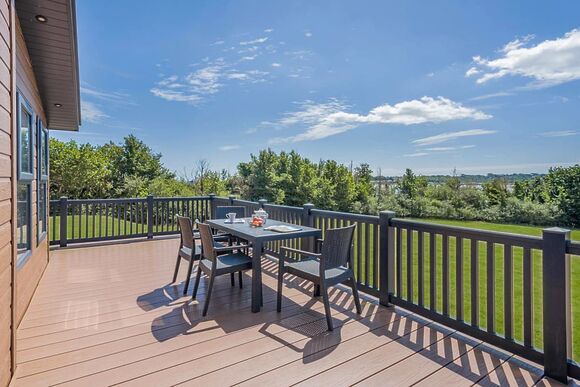 Prestige Lodge with parking, ensuite & decking - Cherry Tree, Burgh Castle, Great Yarmouth