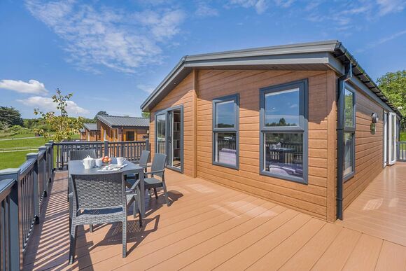 Prestige Lodge with parking, ensuite & decking - Cherry Tree, Burgh Castle, Great Yarmouth