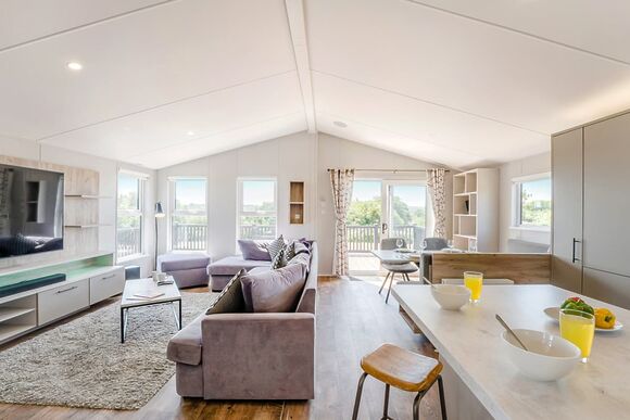 Prestige Lodge with parking, ensuite & decking - Cherry Tree, Burgh Castle, Great Yarmouth