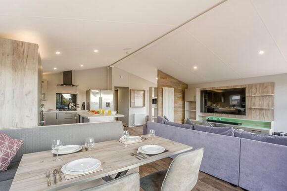 Prestige Lodge with parking, ensuite & decking - Cherry Tree, Burgh Castle, Great Yarmouth