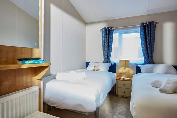 Prestige 3 Lodge with parking, ensuite & decking - Cherry Tree, Burgh Castle, Great Yarmouth