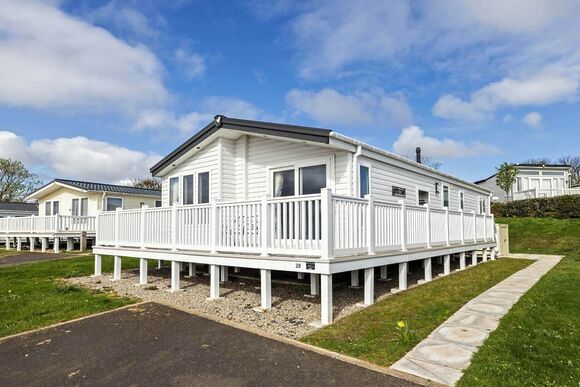 Prestige 3 Lodge with parking, ensuite & decking P, Prestige 3 Lodge with parking, ensuite & decking - Cherry Tree, Burgh Castle, Great Yarmouth