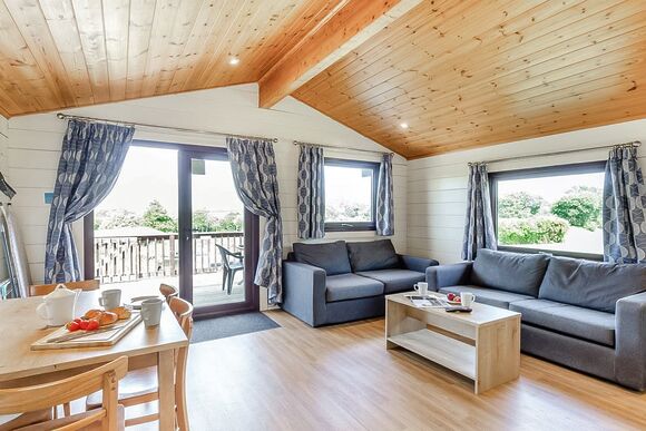 Superior Lodge with parking & decking - Cherry Tree, Burgh Castle, Great Yarmouth