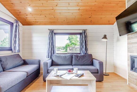 Superior Lodge with parking & decking - Cherry Tree, Burgh Castle, Great Yarmouth