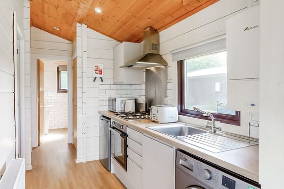 Superior Lodge with parking & decking - Cherry Tree, Burgh Castle, Great Yarmouth