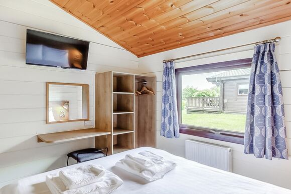 Superior Lodge with parking & decking - Cherry Tree, Burgh Castle, Great Yarmouth