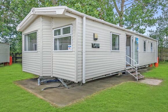Silver 3 Caravan, slps 8, parking, ensuite, deck - Cherry Tree, Burgh Castle, Great Yarmouth