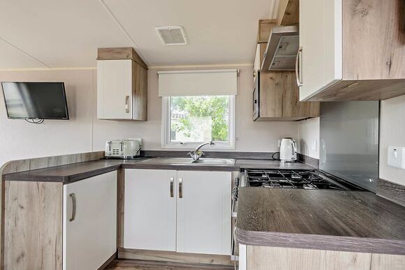 Silver 3 Caravan, slps 8, parking, ensuite, deck, Silver 3 Caravan, slps 8, parking, ensuite, deck P - Cherry Tree, Burgh Castle, Great Yarmouth