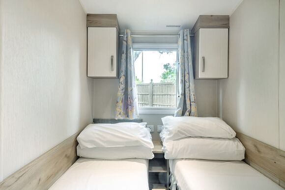 Silver 3 Caravan, slps 8, parking, ensuite, deck, Silver 3 Caravan, slps 8, parking, ensuite, deck P - Cherry Tree, Burgh Castle, Great Yarmouth