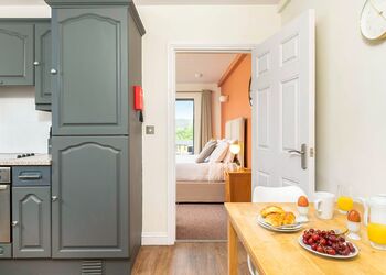 Valley Ground Floor Apartment Hot Tub - Clawford Lakes Resort and Spa, Clawton, Nr Holsworthy