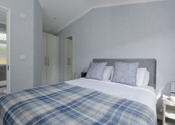 Orchard Luxury 2 Hot Tub Pet - Clawford Lakes Resort and Spa, Clawton, Nr Holsworthy