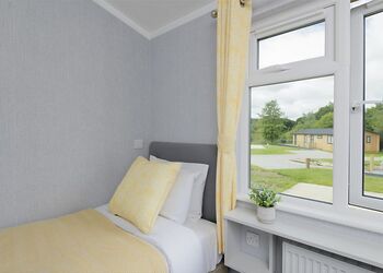 Orchard Luxury 2 Hot Tub Pet - Clawford Lakes Resort and Spa, Clawton, Nr Holsworthy