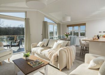 Orchard Deluxe Lakes Edge 2 Hot Tub Pet (Sleeps 6) - Clawford Lakes Resort and Spa, Clawton, Nr Holsworthy