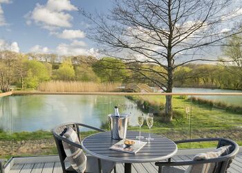 Orchard Deluxe Lakes Edge 2 Hot Tub Pet (Sleeps 6) - Clawford Lakes Resort and Spa, Clawton, Nr Holsworthy