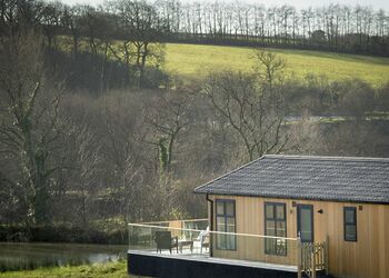 Orchard Deluxe Lakes Edge 2 Hot Tub Pet (Sleeps 6) - Clawford Lakes Resort and Spa, Clawton, Nr Holsworthy