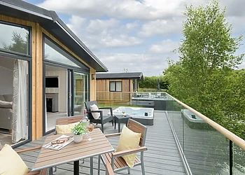 Orchard Deluxe Lakes-Edge 3 Hot Tub 