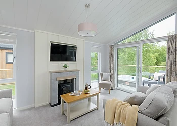 Orchard Deluxe Lakes-Edge 3 Hot Tub 