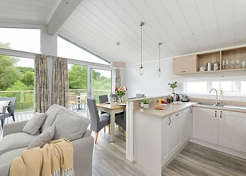 Orchard Deluxe Lakes-Edge 3 Hot Tub 