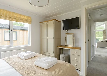 Orchard Deluxe Lakes-Edge 3 Hot Tub 