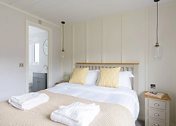 Orchard Deluxe Lakes-Edge 3 Hot Tub 