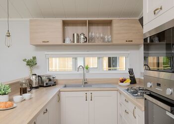 Orchard Deluxe Lakes-Edge 3 Hot Tub - Clawford Lakes Resort and Spa, Clawton, Nr Holsworthy