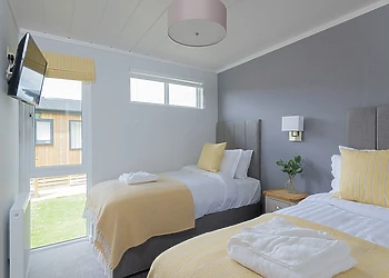 Orchard Deluxe Lakes-Edge 3 Hot Tub 