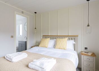 Orchard Deluxe Lakes-Edge 3 Hot Tub - Clawford Lakes Resort and Spa, Clawton, Nr Holsworthy