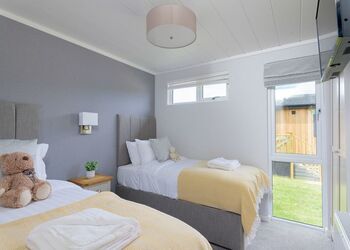 Orchard Deluxe Lakes-Edge 3 Hot Tub - Clawford Lakes Resort and Spa, Clawton, Nr Holsworthy