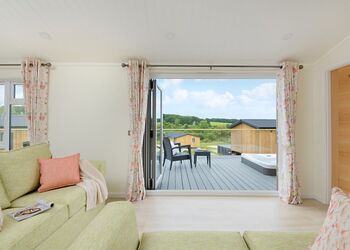 Orchard Luxury 2 CL Hot Tub Pet - Clawford Lakes Resort and Spa, Clawton, Nr Holsworthy