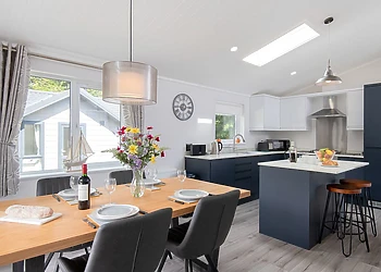 Orchard Deluxe Double Lakes Edge 3 Hot Tub Pet (sleeps 8) 