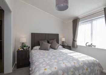 Orchard Deluxe Double Lakes Edge 3 Hot Tub Pet (sleeps 8) - Clawford Lakes Resort and Spa, Clawton, Nr Holsworthy