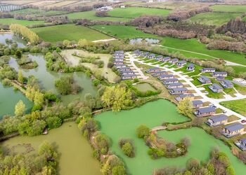 Orchard Deluxe Double Lakes Edge 3 Hot Tub Pet (sleeps 8) - Clawford Lakes Resort and Spa, Clawton, Nr Holsworthy