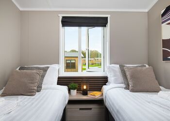 Meadow Deluxe Double Lakes-Edge 3 Hot Tub Pet - Clawford Lakes Resort and Spa, Clawton, Nr Holsworthy