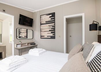 Meadow Deluxe Twin Lakes-Edge 3 Hot Tub Pet - Clawford Lakes Resort and Spa, Clawton, Nr Holsworthy