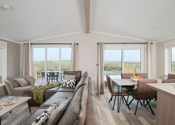 Meadow Deluxe Twin 3 Hot Tub Pet - Clawford Lakes Resort and Spa, Clawton, Nr Holsworthy