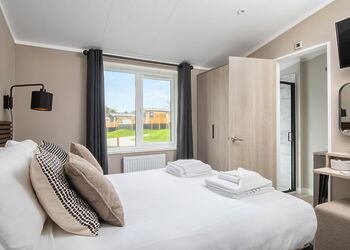 Meadow Deluxe Twin 3 Hot Tub Pet - Clawford Lakes Resort and Spa, Clawton, Nr Holsworthy