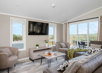 Meadow Deluxe 2 Hot Tub Pet - Clawford Lakes Resort and Spa, Clawton, Nr Holsworthy