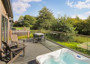 Orchard Deluxe Double Lakes 3 Hot Tub Pet - Clawford Lakes Resort and Spa, Clawton, Nr Holsworthy